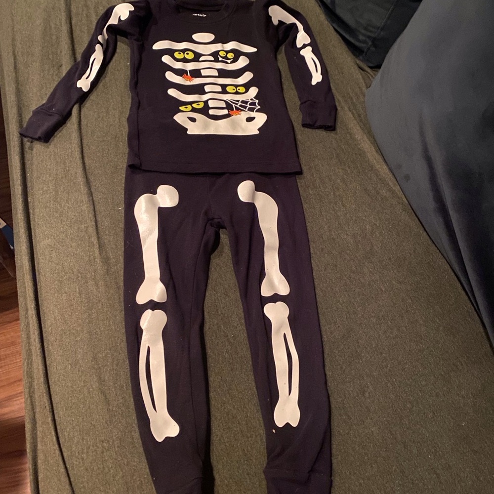Carters glow in the dark skeleton Halloween pjs 4t